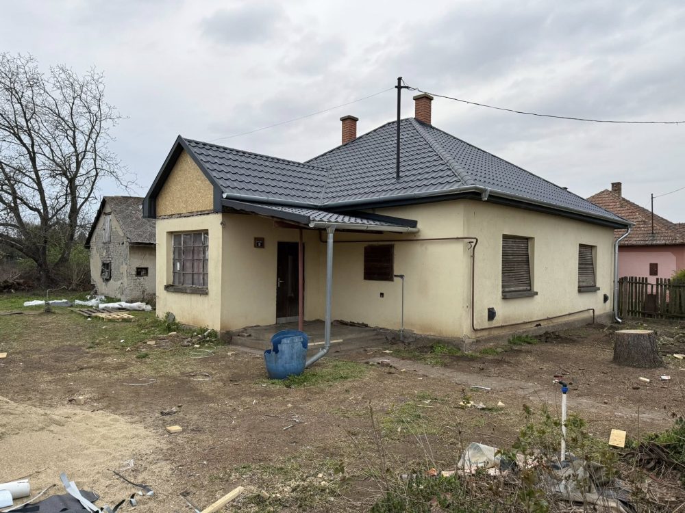 Kisebb melléképület elkészült tetője